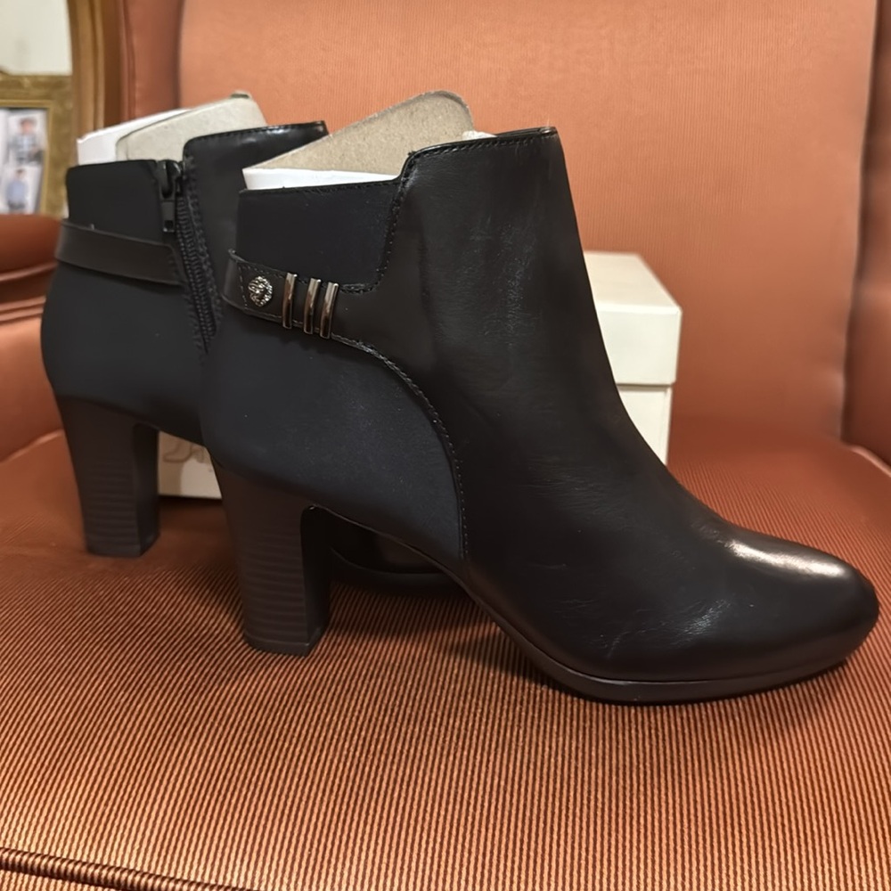 Anne Klein black sully boots size 8